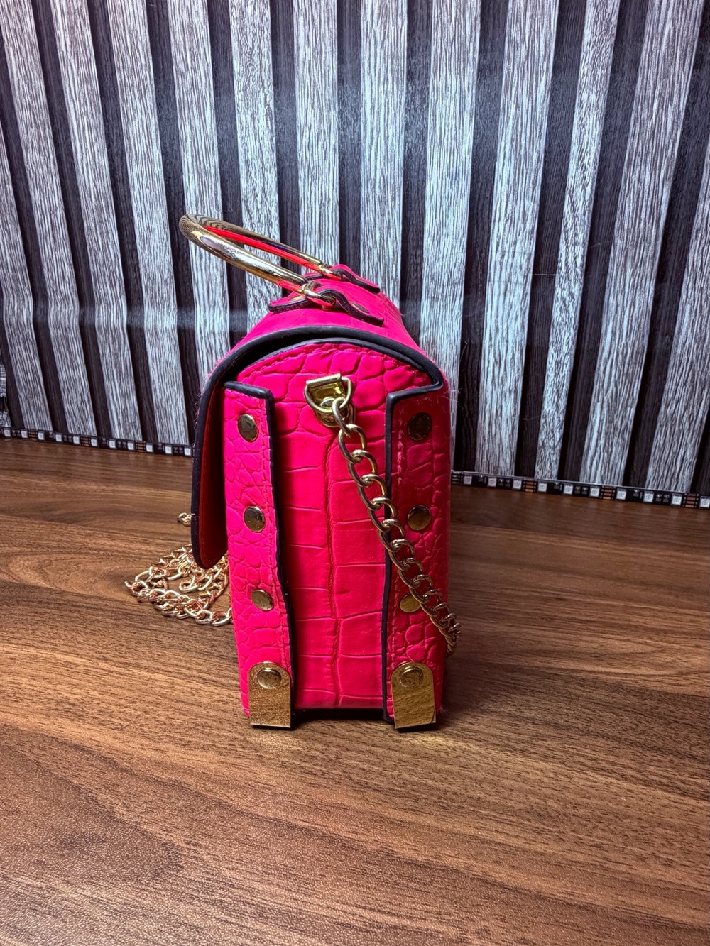 Croc-Embossed Hot Pink Top-Handle Crossbody Bag with Gold Chain - Picture 3 of 5